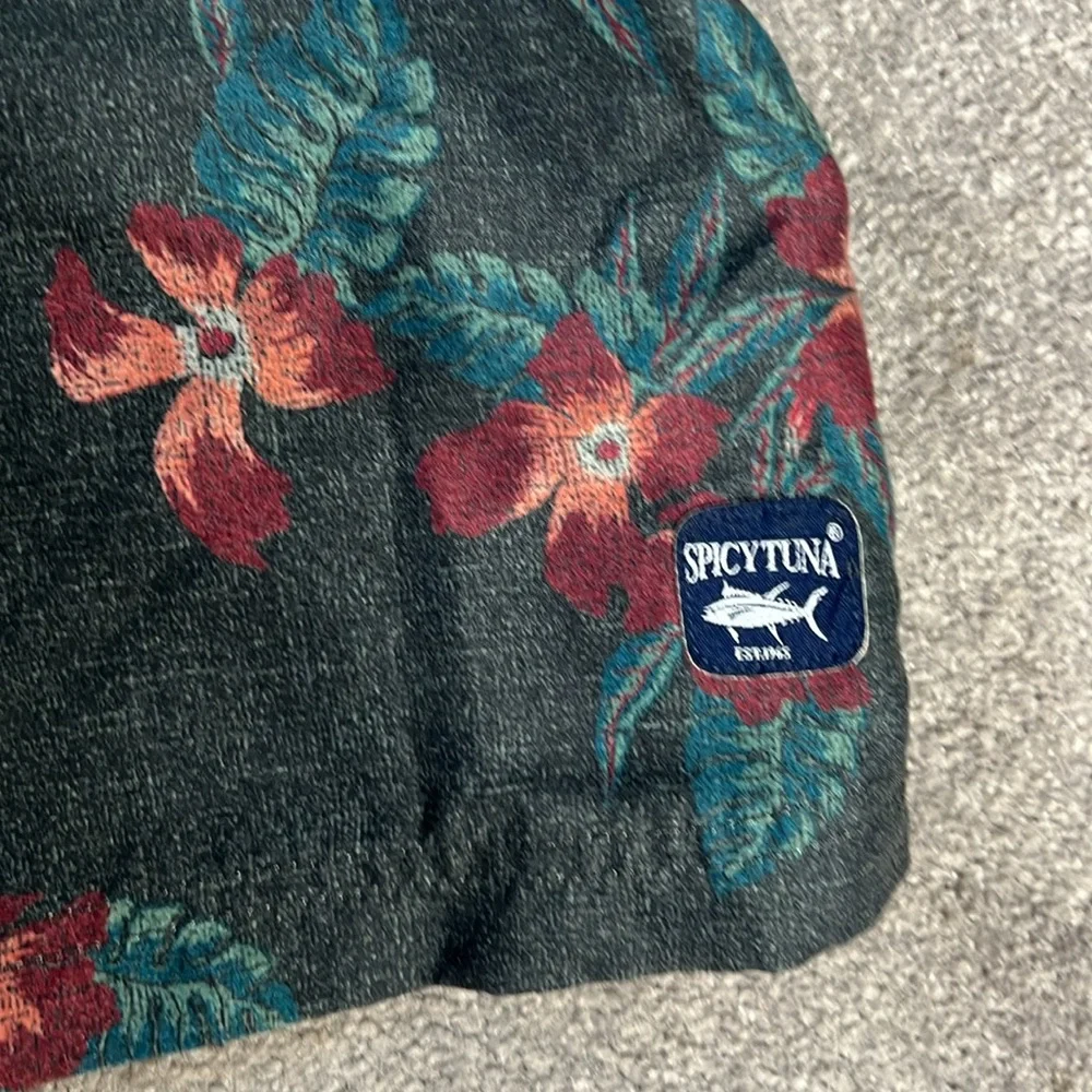 Spicy stuns Men’s Swim Trunks size large EUC
